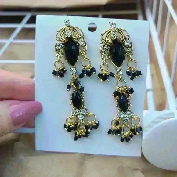 Vintage Gold-toned black stone and clear rhinestones earrings - Picture 10 of 17